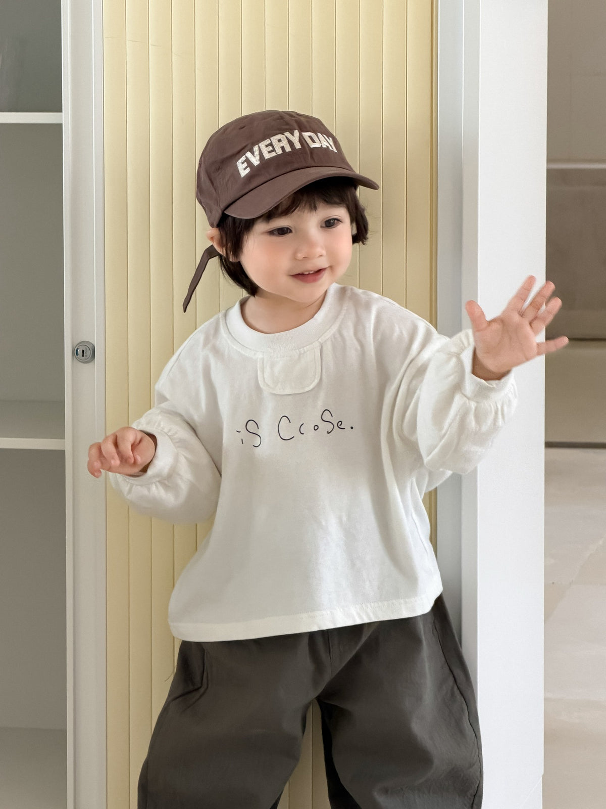 ロゴプリント長袖Tシャツ