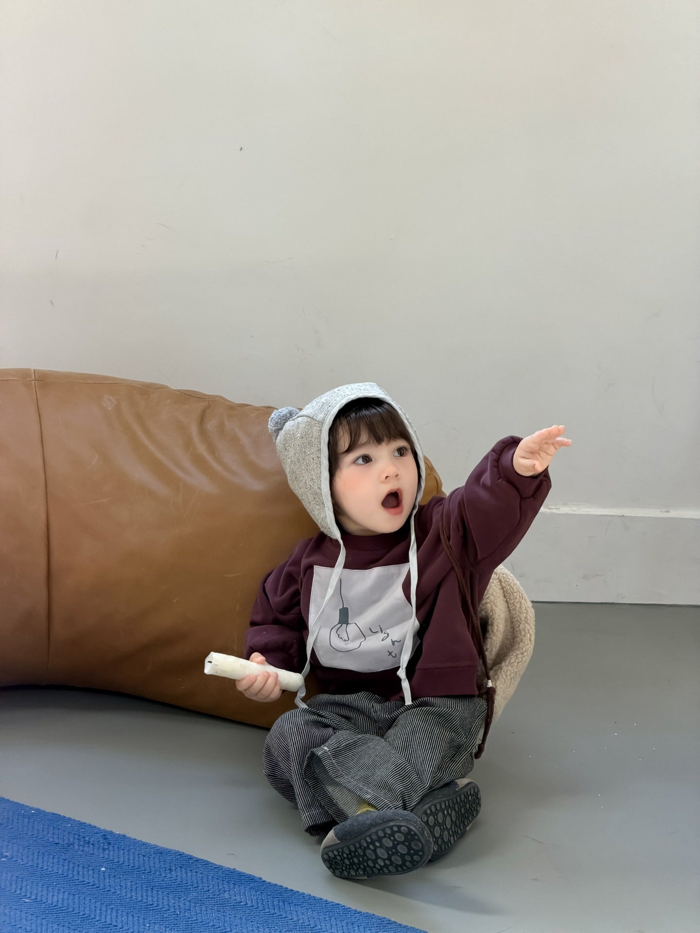 電球プリントスウェット
