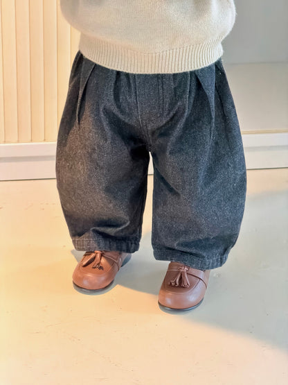 タック入りデニムパンツ
