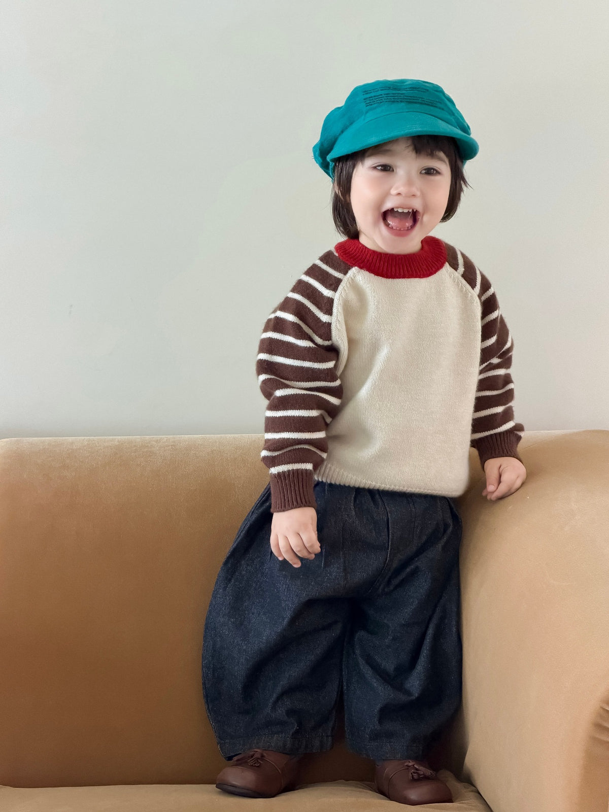 タック入りデニムパンツ